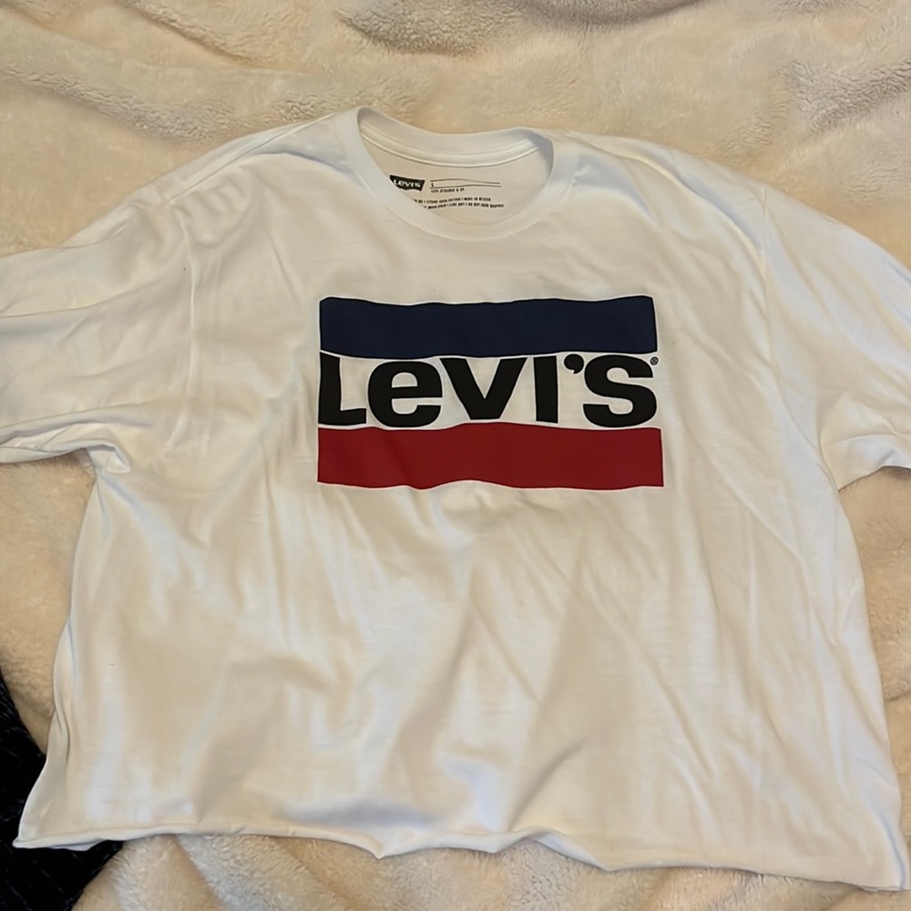 Levi’s tee